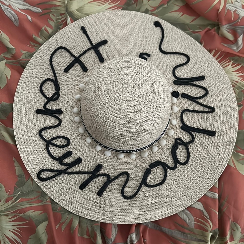 New Beach Hat by Shiraleah Chicago OS